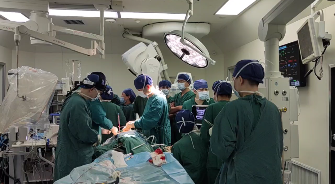 全国首创！武汉协和董念国团队完成微创体外人工心脏置入手术